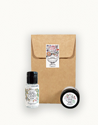 The set of 2 “Organic essential care” travel-size products