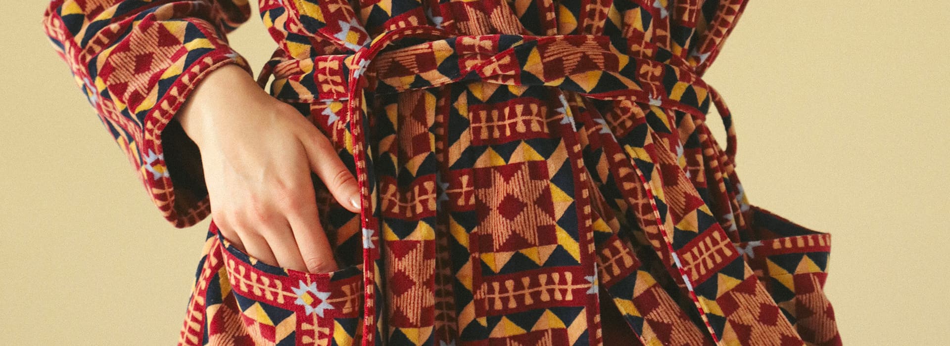 CAFTÁN, KIMONO & BATAS DE VESTIR