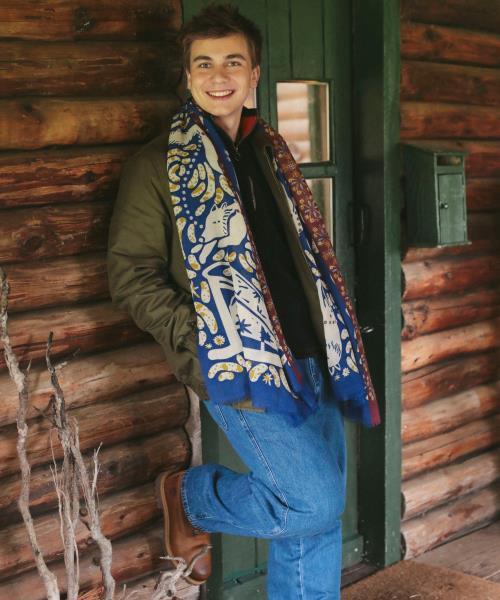 Chiens de Traineaux wool shawl
