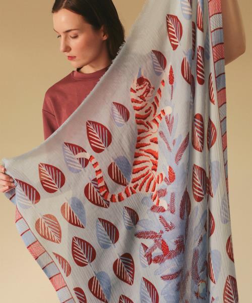Joyeux Sapin wool shawl