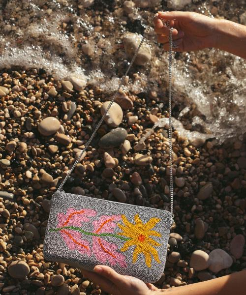 Sac en perles brodées fleur argent